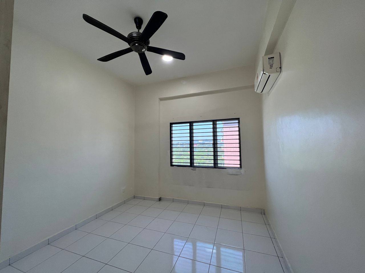 Suria Residence 4r2b PF 1344sqft RM1550 - photo 6
