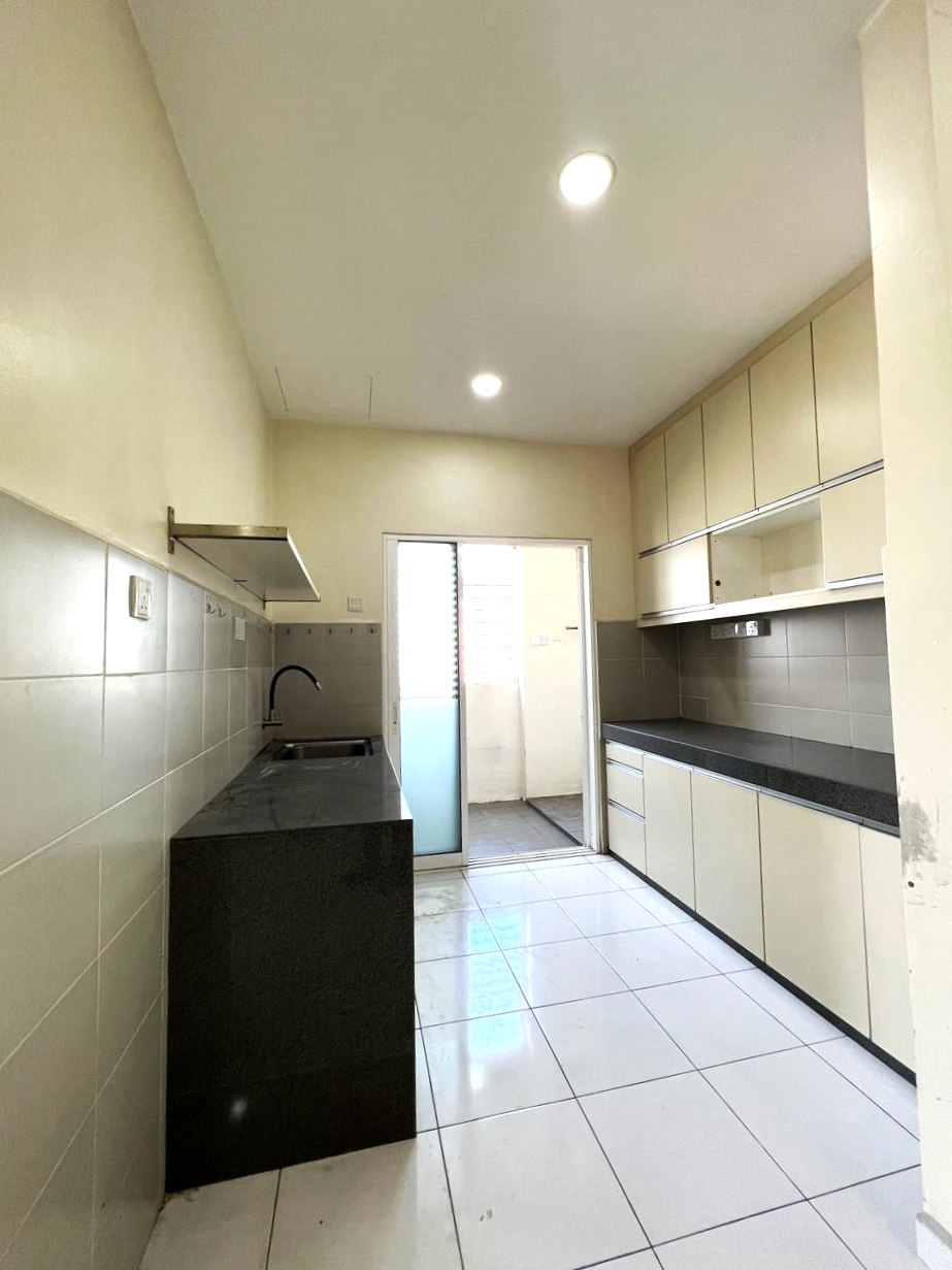 Suria Residence 4r2b PF 1344sqft RM1550 - photo 8
