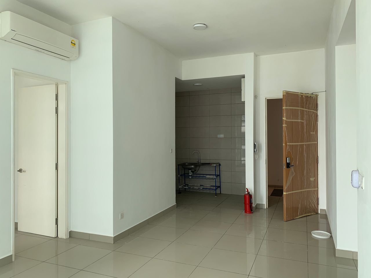 Conezion 2r2b Partially Furnished 783sqft RM1500 - photo 2
