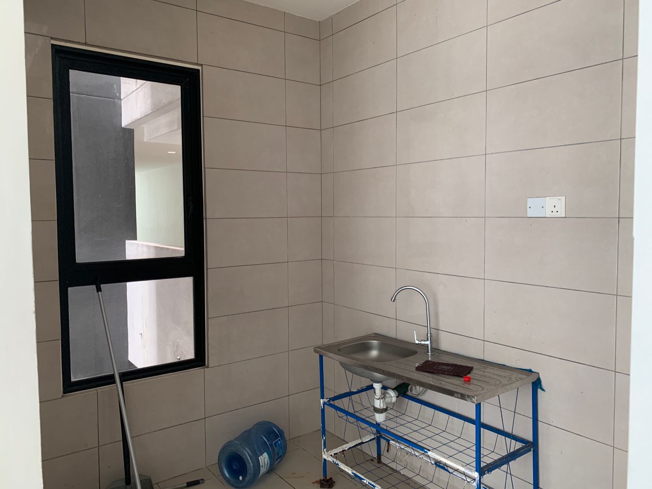 Conezion 2r2b Partially Furnished 783sqft RM1500 - photo 3