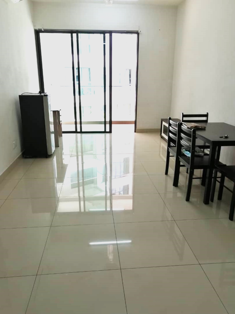 Univ 360 Place 2r2b PF 710sqft RM1200 - photo 1