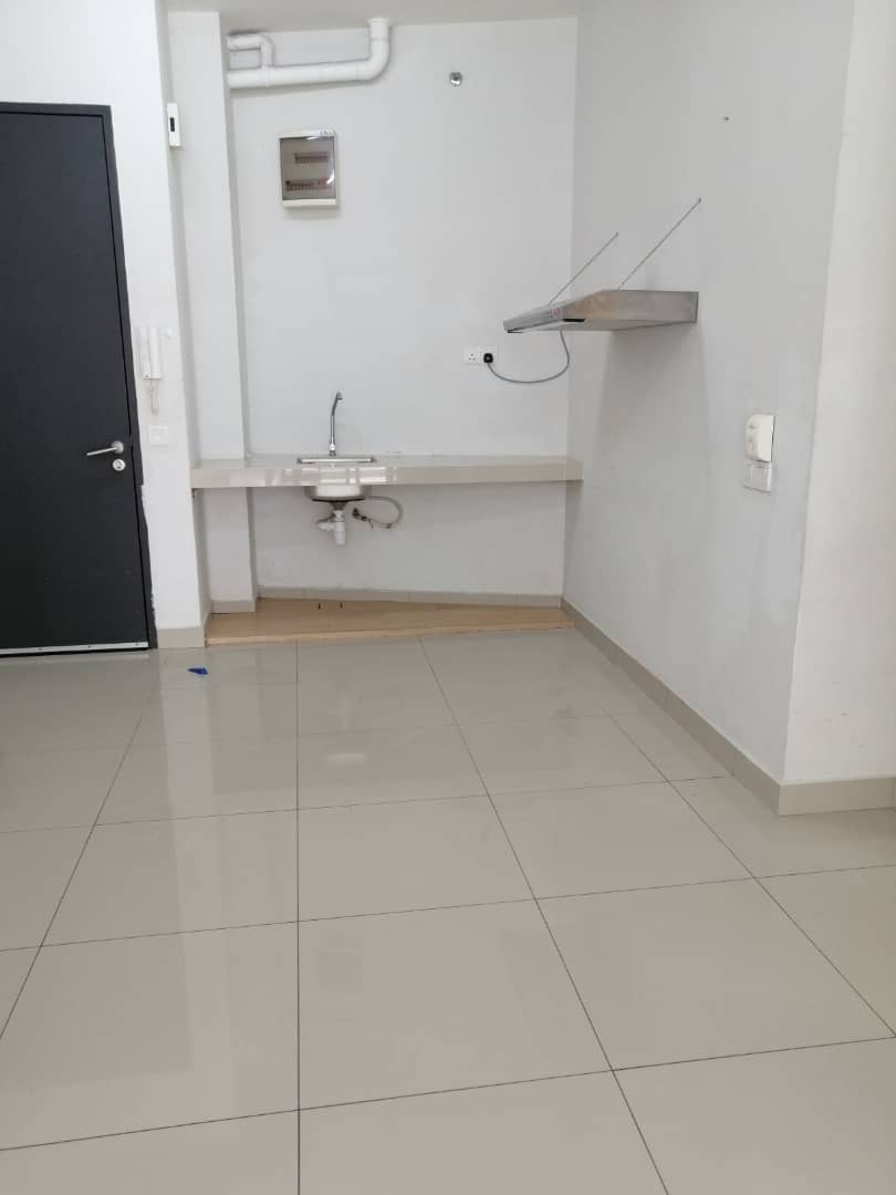 Univ 360 Place 2r2b PF 710sqft RM1200 - photo 2