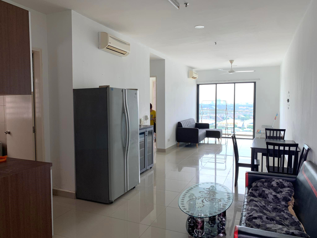 Univ 360 Place 2r2b FF 975sqft RM2000 - photo 1