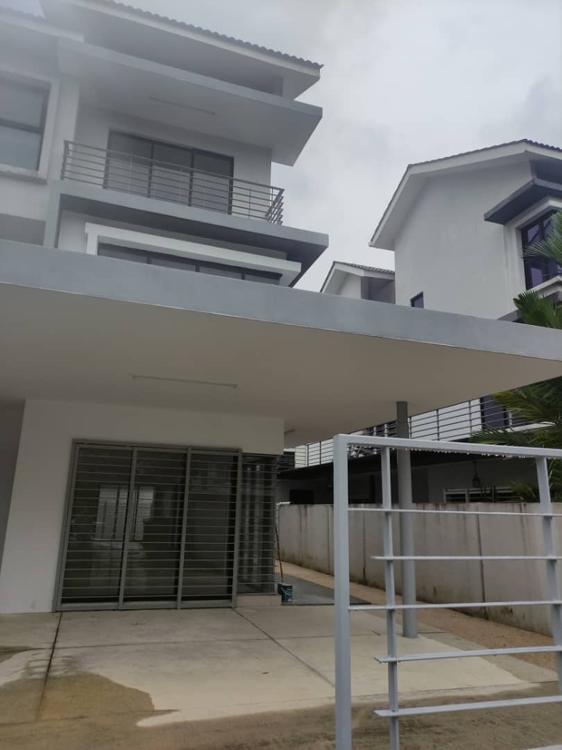 Dale Lake Fields 5r4b PF 2600sqft RM4000 - photo 3