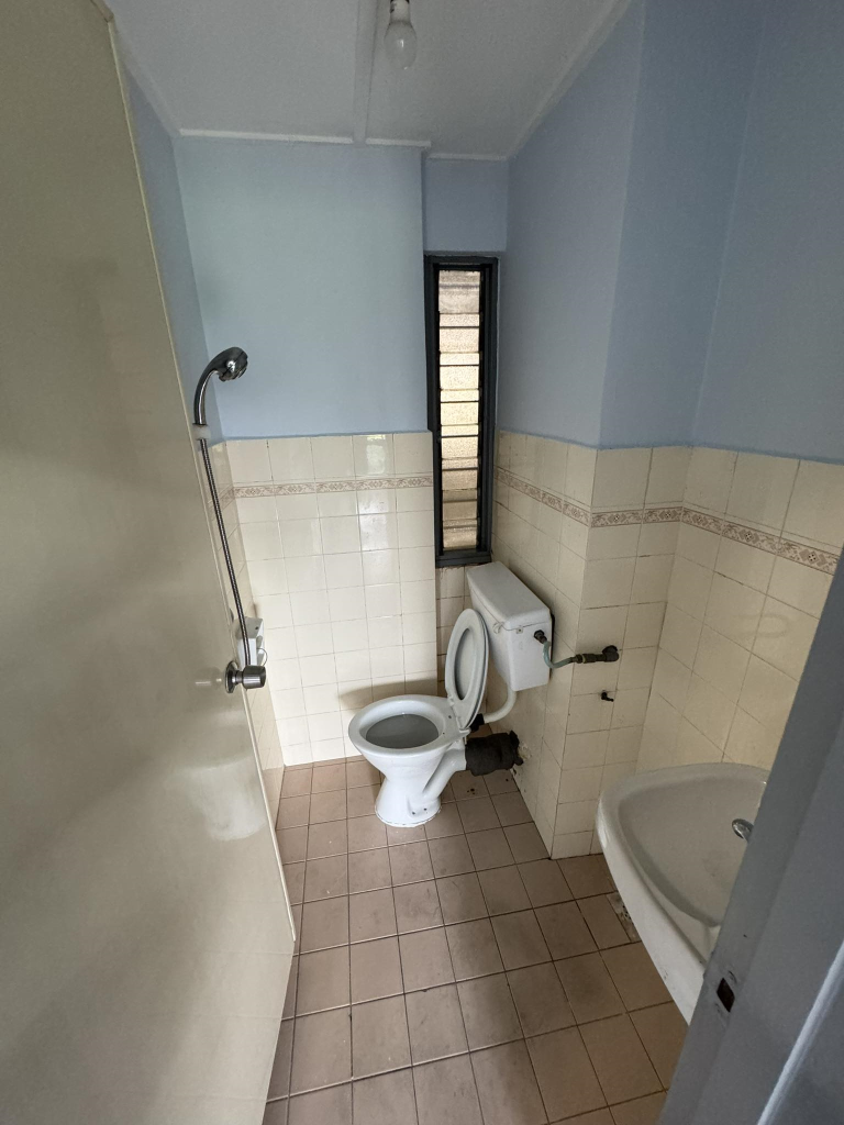 Abadi Indah 3r2b PF 850sqft RM1000 - photo 4