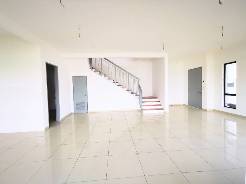Setia Utama 4, By Water, Setia Alam SemiD for Sale - photo 2