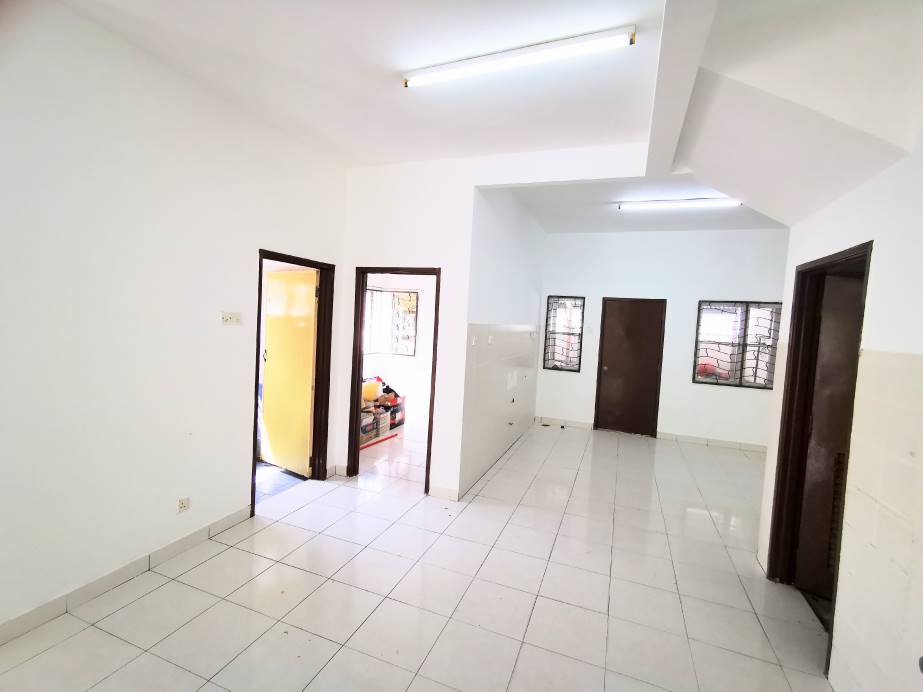 Aman Perdana, Klang 2 Sty Semi D Corner - photo 4