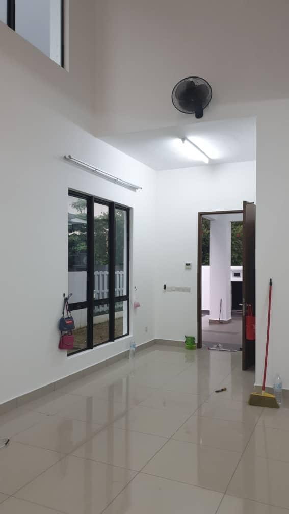 Setia Utama 1, 3 Sty Semi Detached House For Sale - photo 2