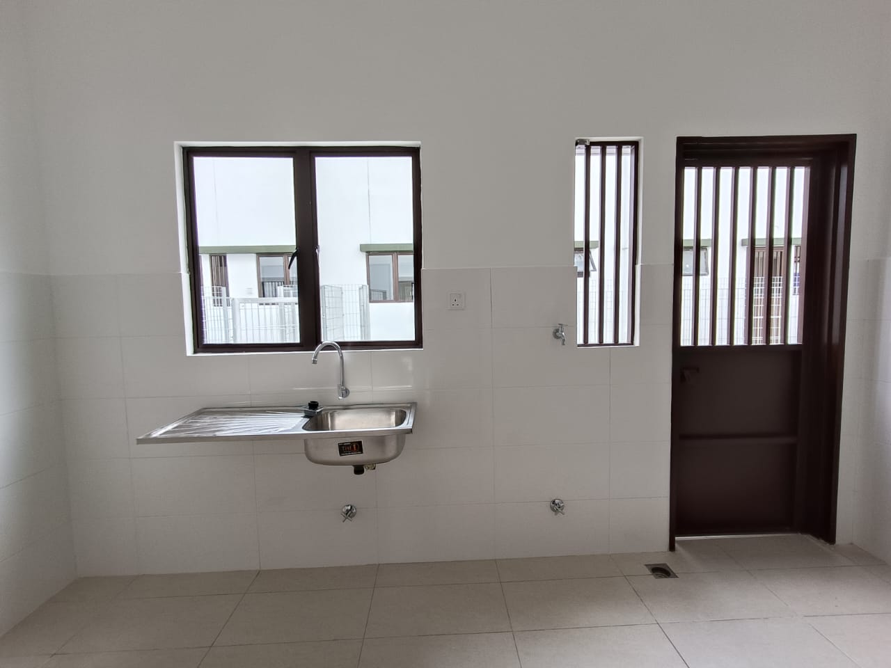 SETIA UTAMA 3, DOUBLE STOREY HOUSE FOR SALE - photo 3