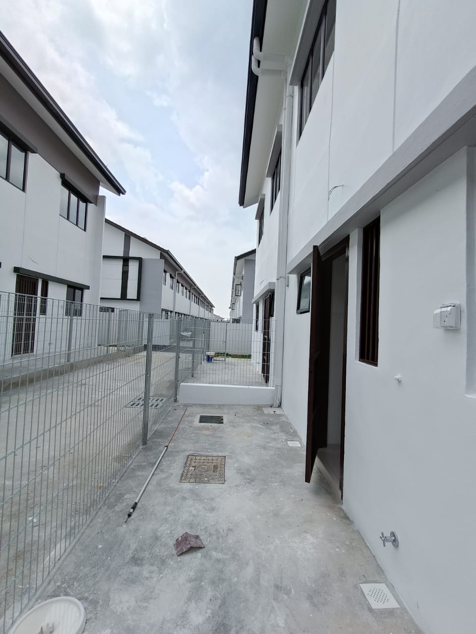SETIA UTAMA 3, DOUBLE STOREY HOUSE FOR SALE - photo 4