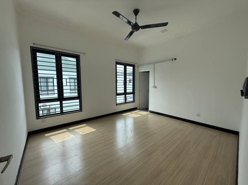 Anggun, Setia Alam Double Storey House - photo 5