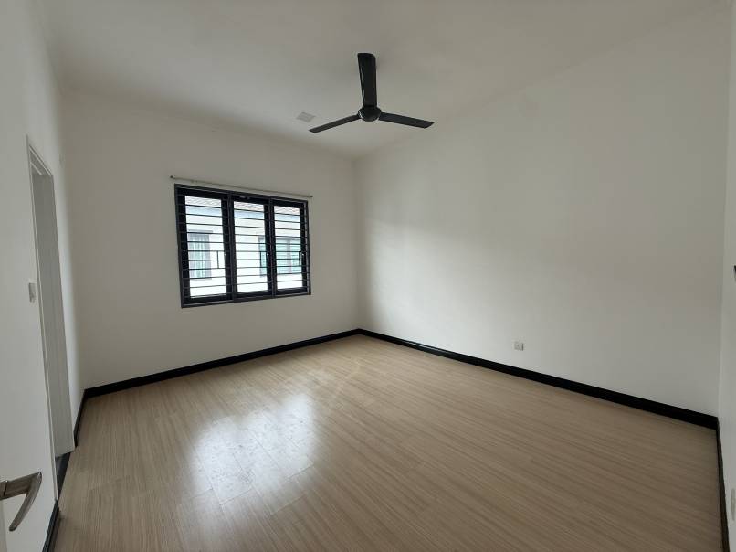 Anggun, Setia Alam Double Storey House - photo 6