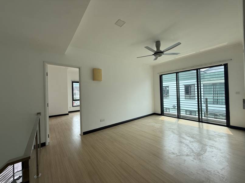 Anggun, Setia Alam Double Storey House - photo 8
