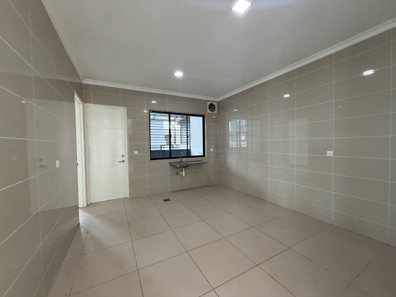 Anggun, Setia Alam Double Storey House - photo 10