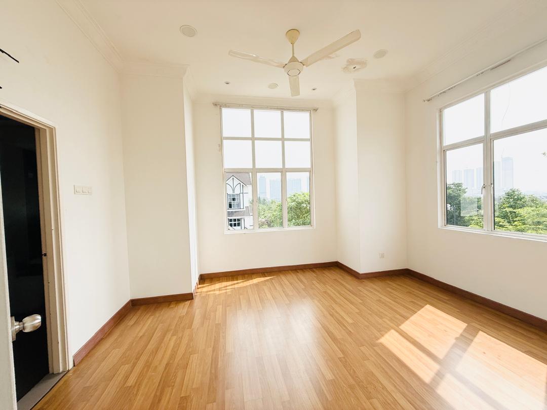 Setia Alam, Anjung Sari, 3 Storey House Corner