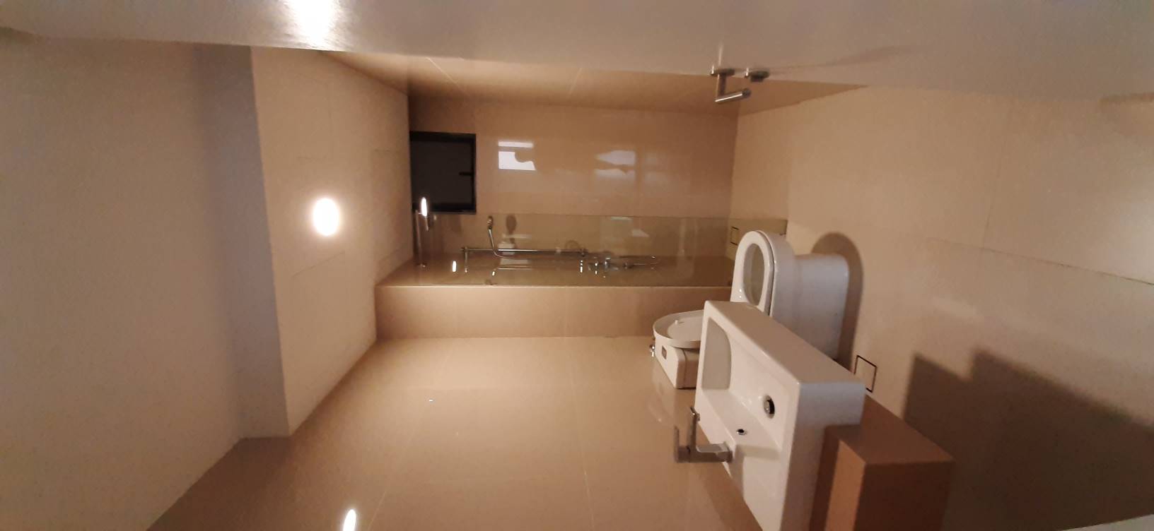United Point Residence 1156sf 650k - photo 8