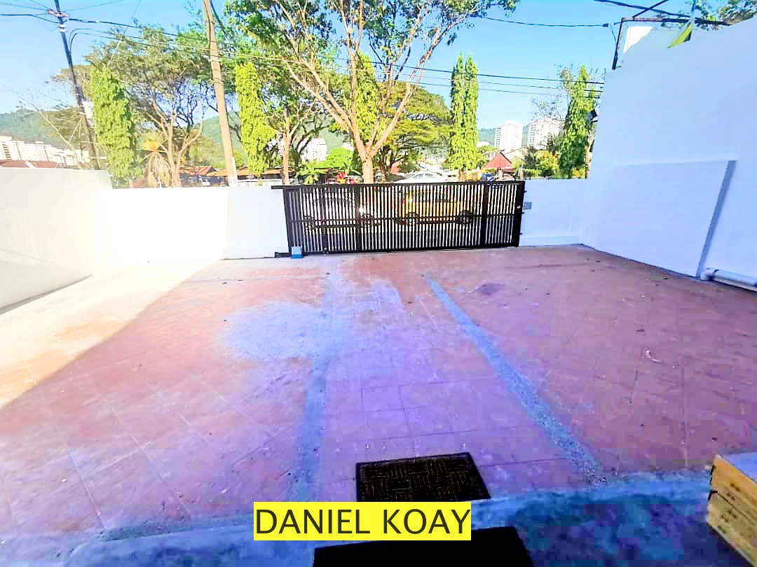 Double Sty SEMI D 2988sf For Sale 2800k - photo 9