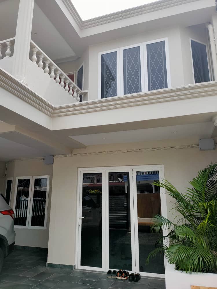 Berkeley, Eng Ann klang 2 Storey Renovated  Sale - photo 2