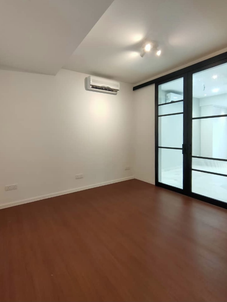 Berkeley, Eng Ann klang 2 Storey Renovated  Sale - photo 5