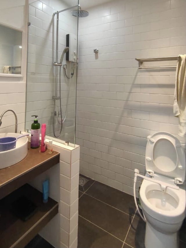 Berkeley, Eng Ann klang 2 Storey Renovated  Sale - photo 9