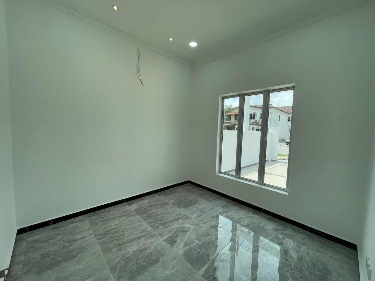 Fully Renovated Extended 1 Storey Endlot Klang - photo 5