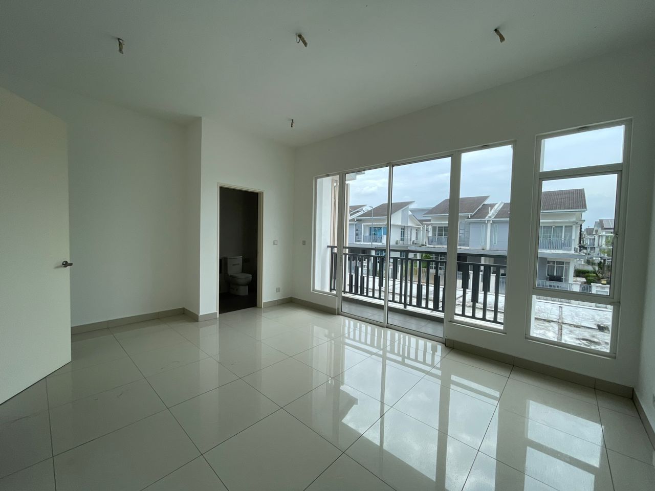 M Residence 2 Caspia Corner - photo 4