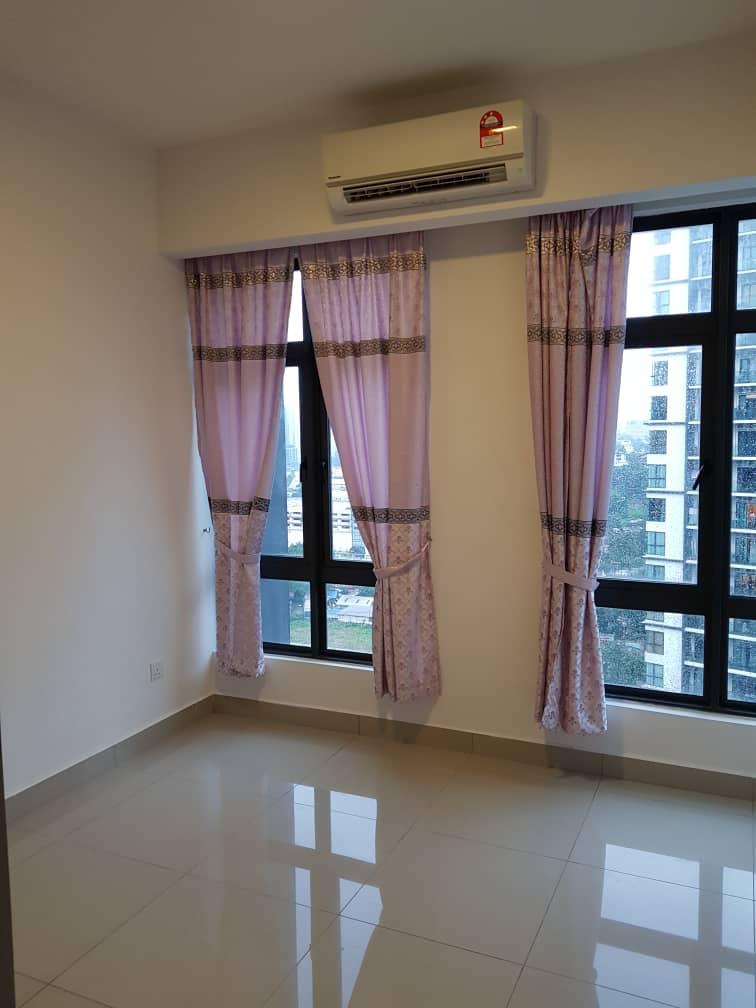 Pearl Suria Partly Furnished Unit For Rent - photo 6