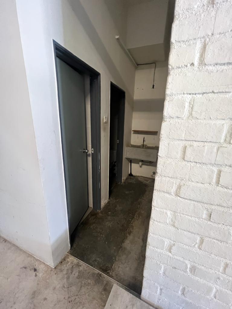 C180 Trader Square G Floor Shop For Sale - photo 8