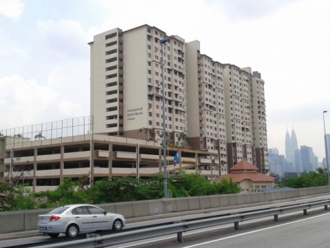 Berembang Indah Apt 650sf 3R2B LH Corner, Ampang