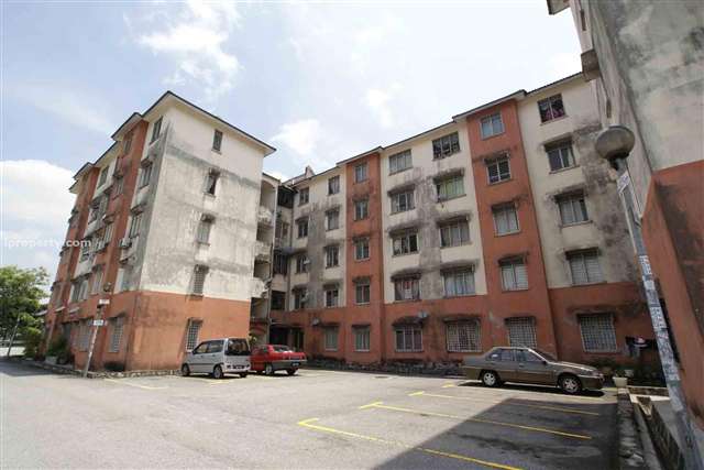 Kenanga Apt 750sf 3R2B BF, Tmn Wawasan Puchong