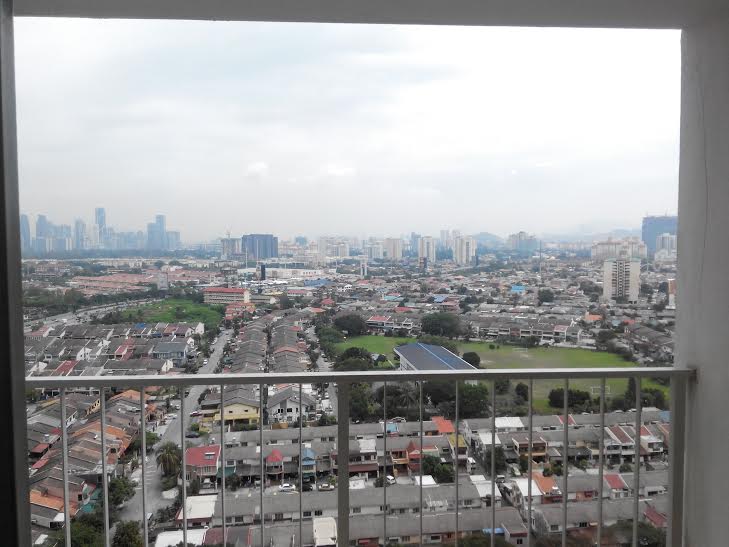 Axis Residence 1023sf 3R2B LH NB, Pandan Indah