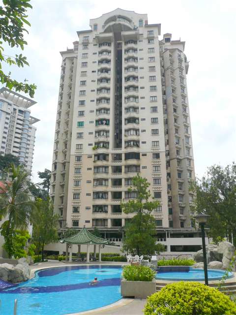 Robson Condo 1320sf 3R2B FH, Briekfields