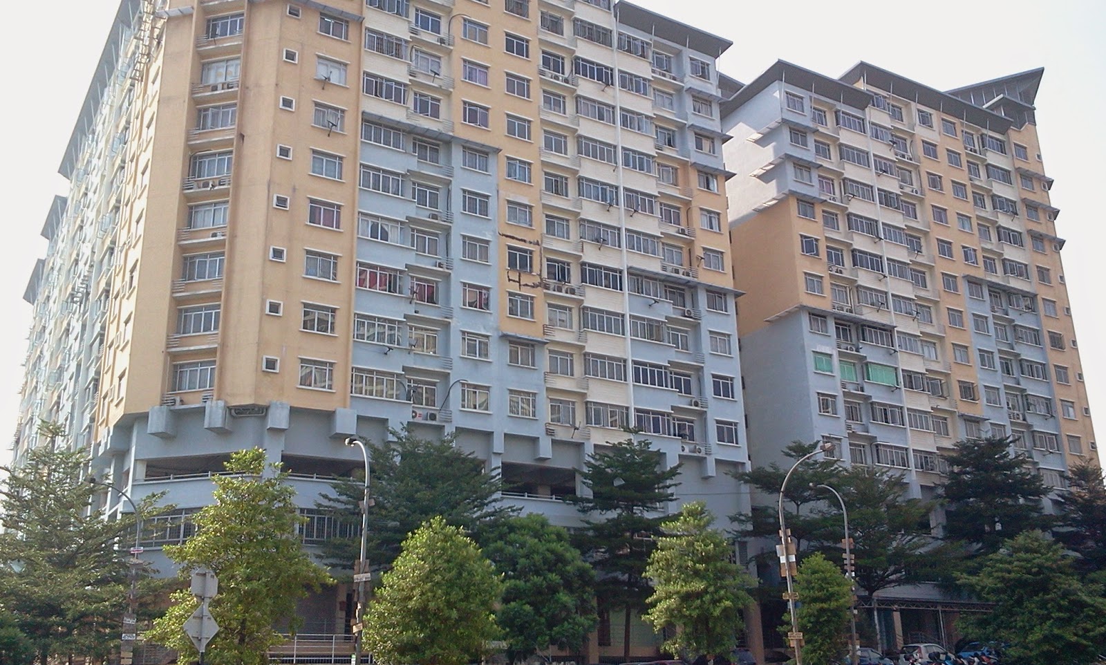 Taman Bukit Pelangi Apt 926sf 3R2B LH, Shah Alam - photo 2