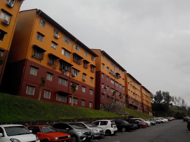 Putra Permai Apt 738sf 3R1B LH , Seri Kembangan - photo 1