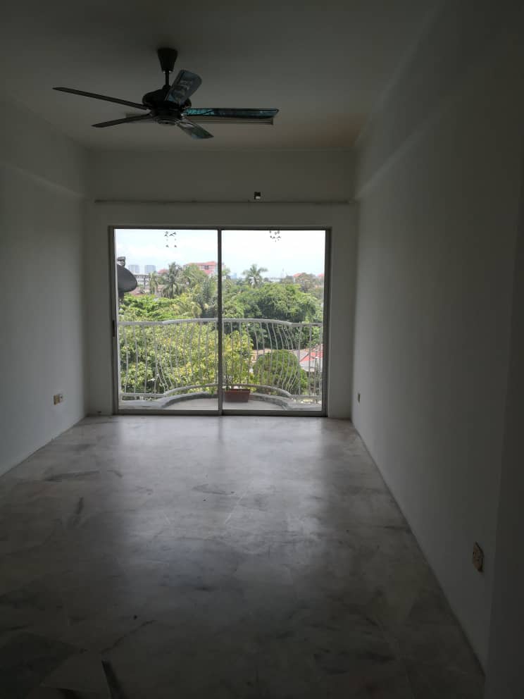 City Heights Apt 833sf 3R2B FH, Kajang