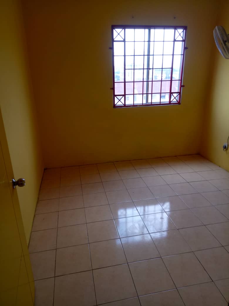 Kinrara Putri Apt 784sf 3R2B BF, Taman Kinrara 4 - photo 3