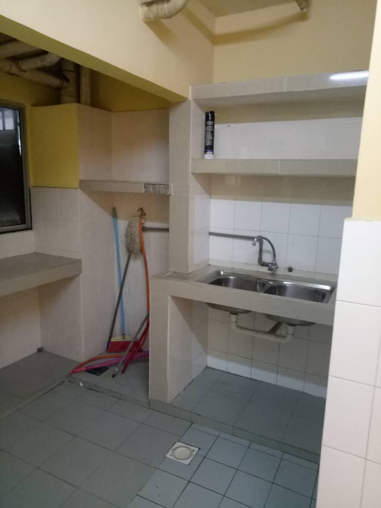 Kinrara Putri Apt 784sf 3R2B BF, Taman Kinrara 4 - photo 4