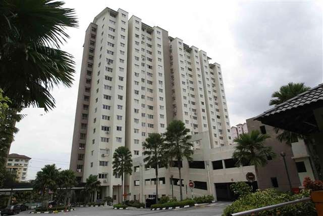 Danau Murni, 714SF, 3 Room Taman Desa, RENOVATED