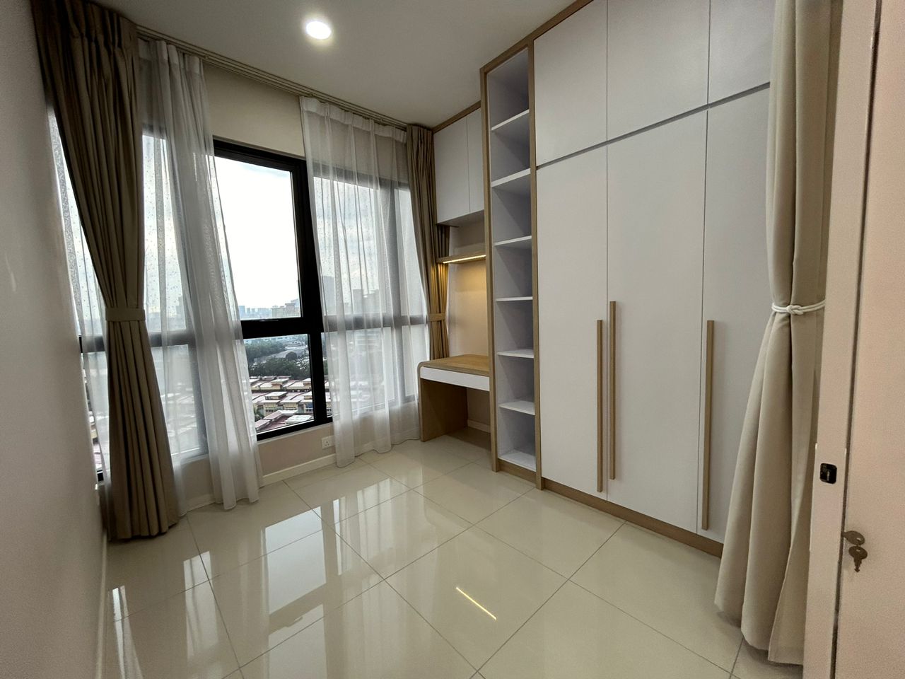 HighPark Suites 452sft by Dionne - photo 2