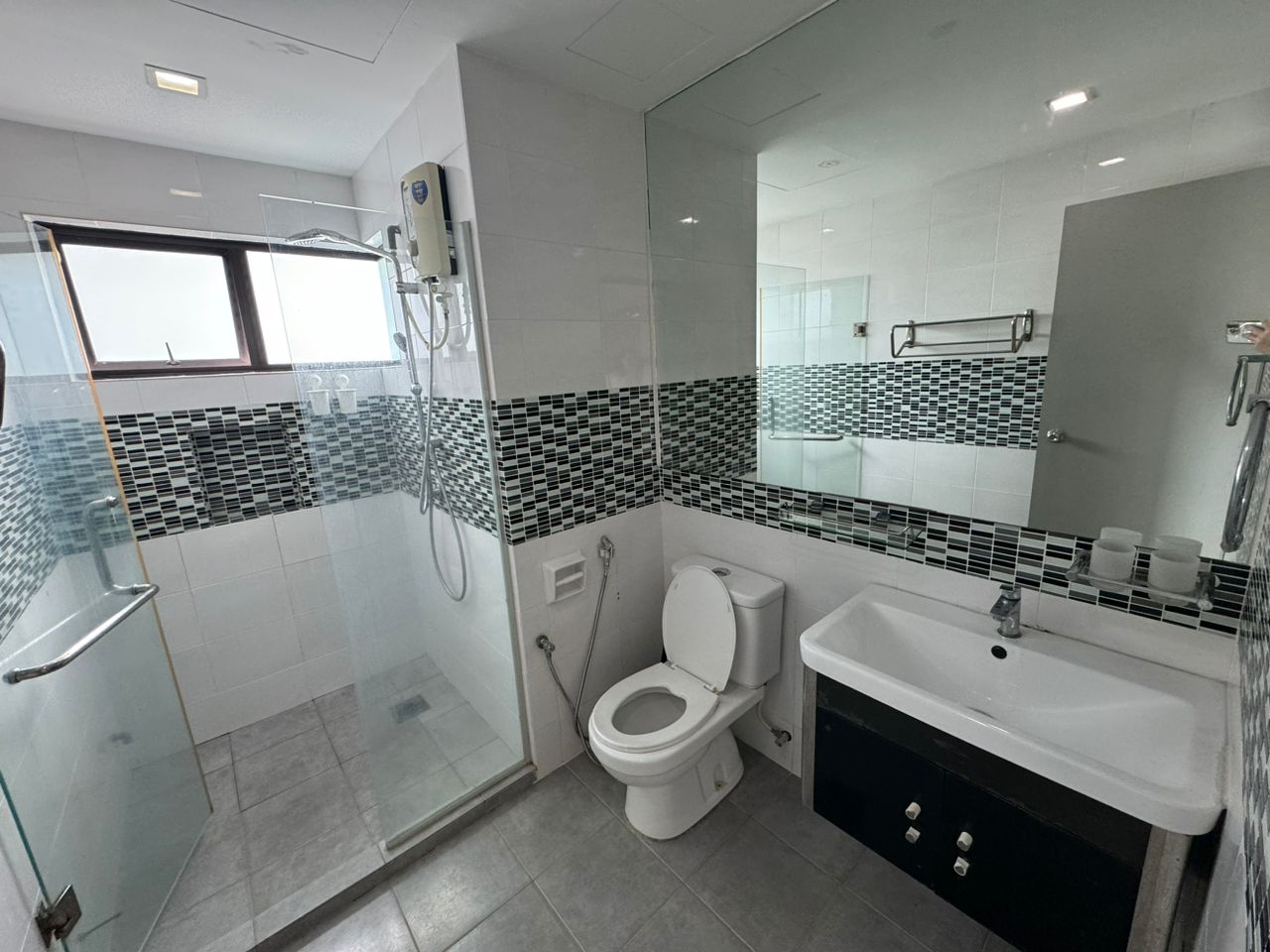 Park 51 Residency Renovated Unit By Yeevy - photo 9
