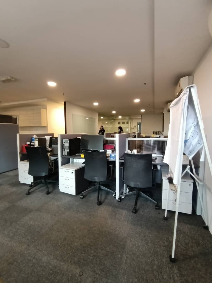 FULLY FURNISHED OFFICE UNIT IN PLAZA TARAGON - photo 2
