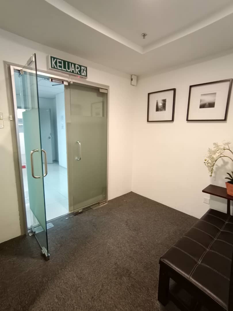 FULLY FURNISHED OFFICE UNIT IN PLAZA TARAGON - photo 3