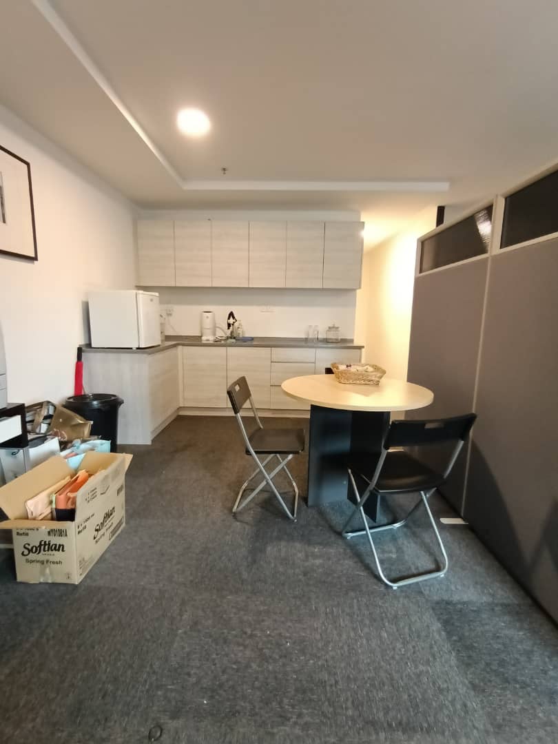 FULLY FURNISHED OFFICE UNIT IN PLAZA TARAGON - photo 6