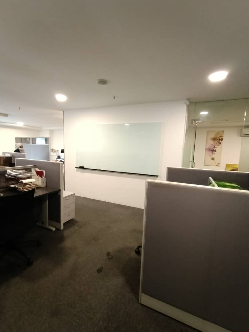 FULLY FURNISHED OFFICE UNIT IN PLAZA TARAGON - photo 9
