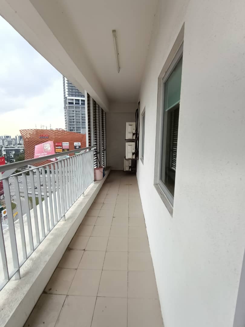 FULLY FURNISHED OFFICE UNIT IN PLAZA TARAGON - photo 12