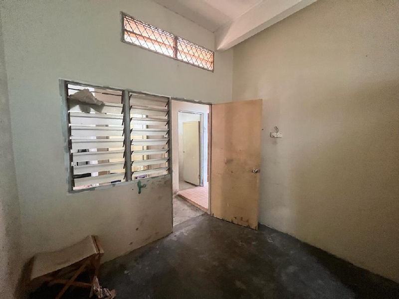 Rumah Teres Setingkat Di Taman Putri Lindungan Bulan Station 18  - photo 6