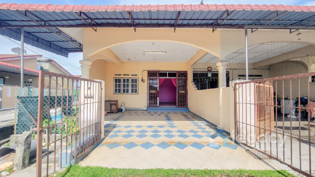 Single Storey Endlot at Batu 10 Hutan Melintang - photo 2