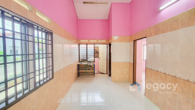 Single Storey Endlot at Batu 10 Hutan Melintang - photo 6