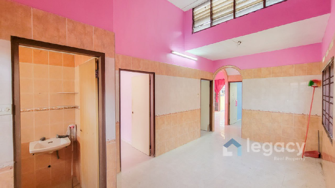 Single Storey Endlot at Batu 10 Hutan Melintang - photo 7