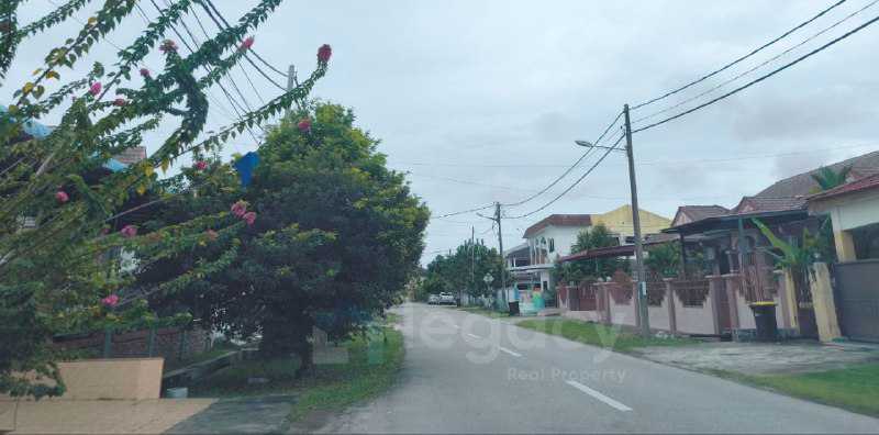 Tanah Lot luas Di Pekan Sitiawan For Sale !! - photo 4
